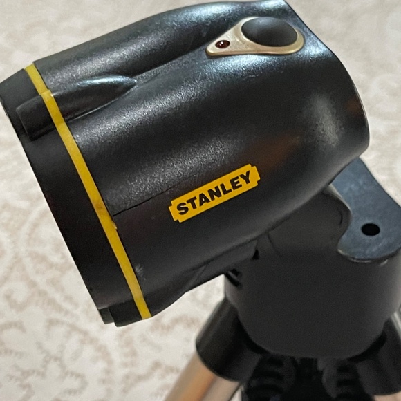 STANLEY MAXLIFE 369 Tripod LED Flashlight - Picture 4 of 8